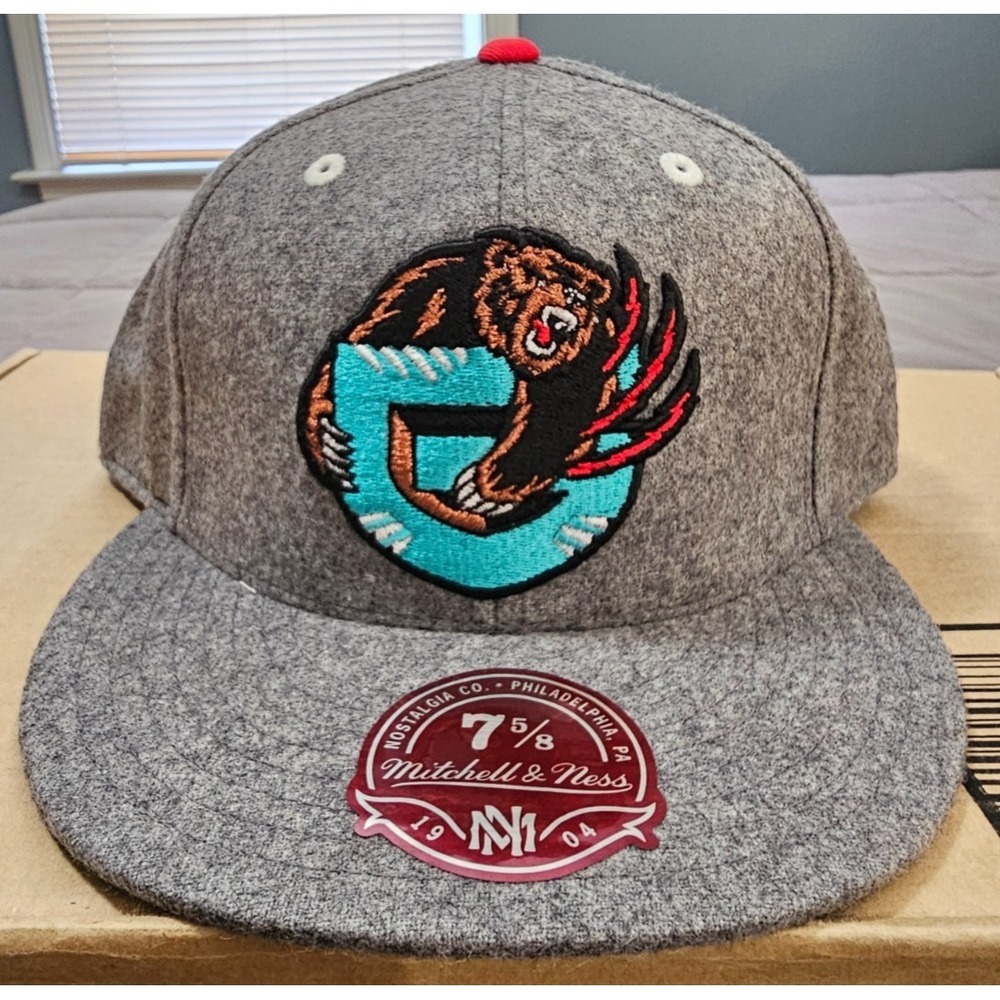 Mitchell & Ness® (SIZE 7 5/8) Vancouver Grizzlies Hardwood Classics™ Fitted Cap